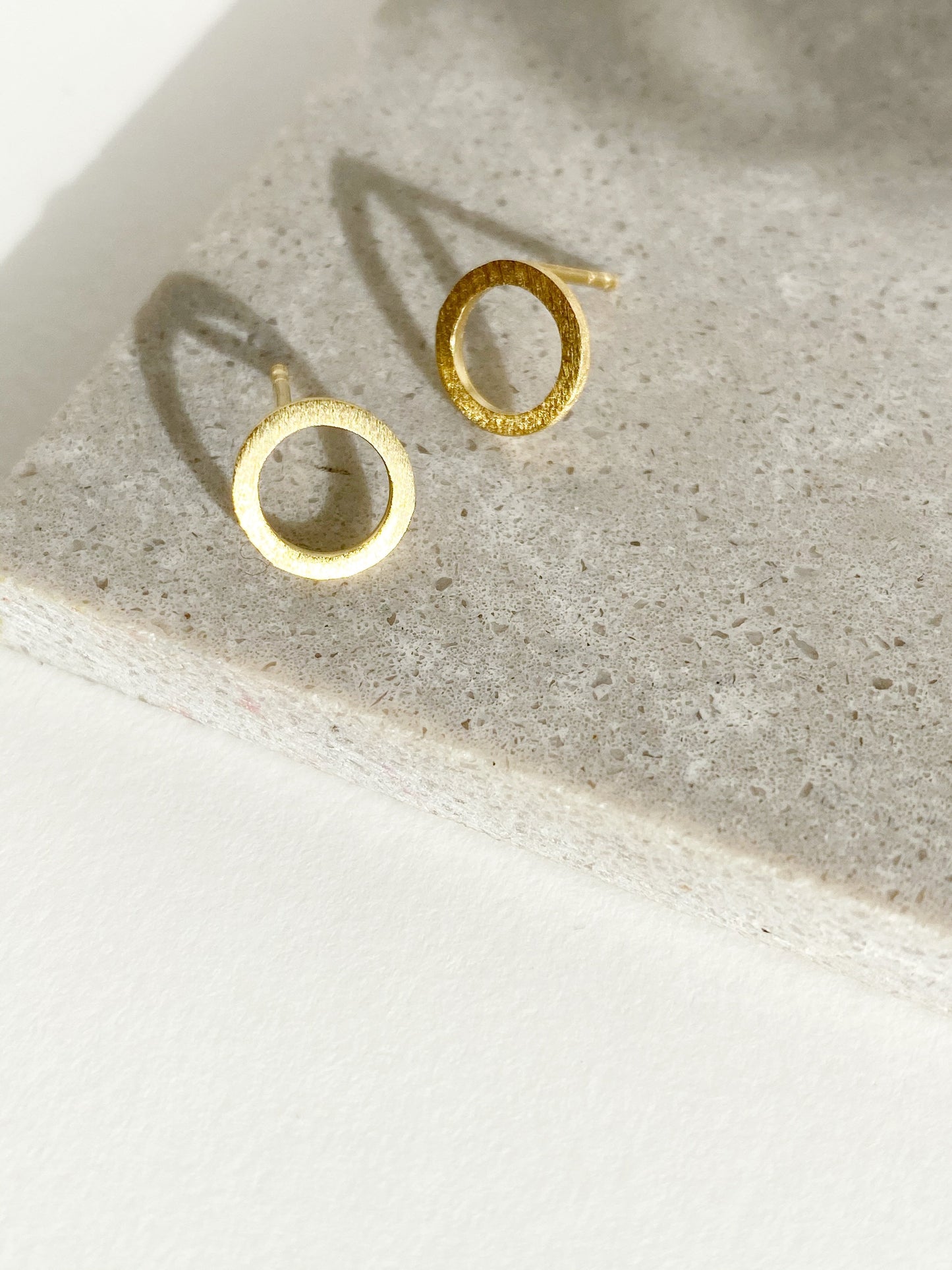 Small Circle Stud earrings